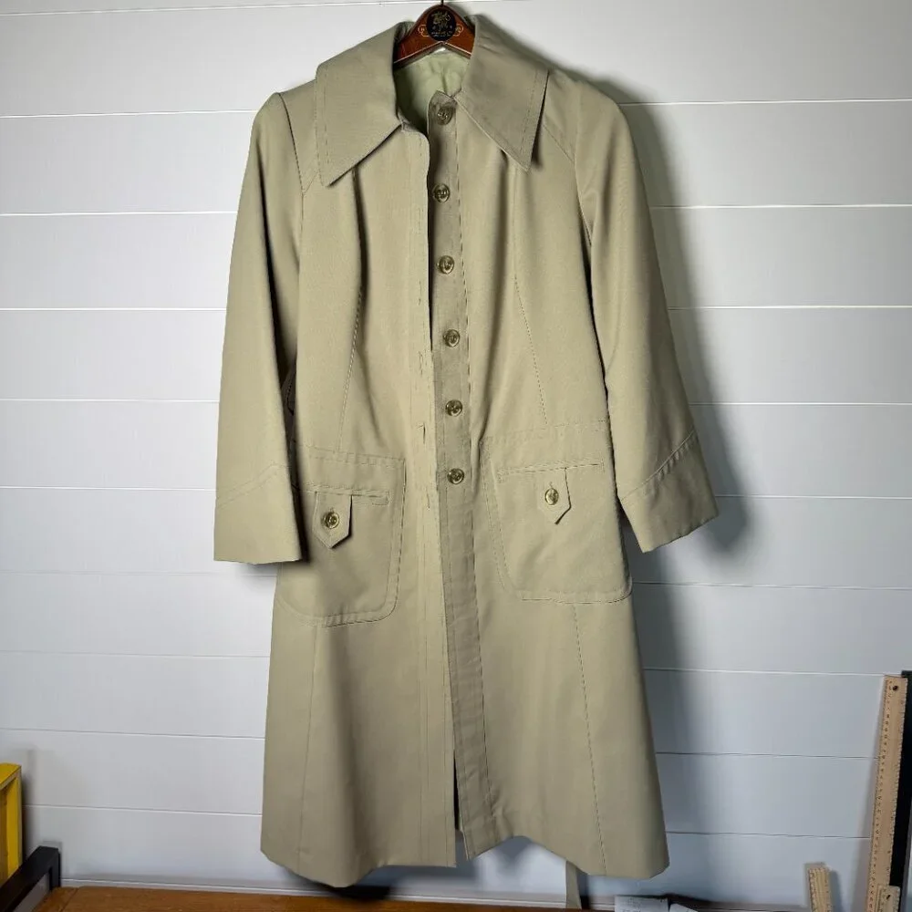 Vintage- Rare-Clear Lucite Buttons- Rain/Shine Coat Size 11/12